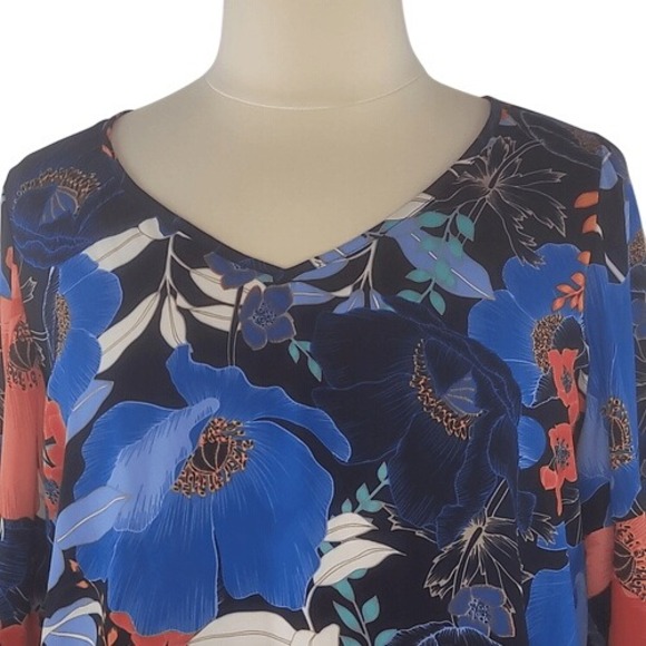 Avenue‎ Blue Floral V-Neck Blouse - Picture 2 of 14